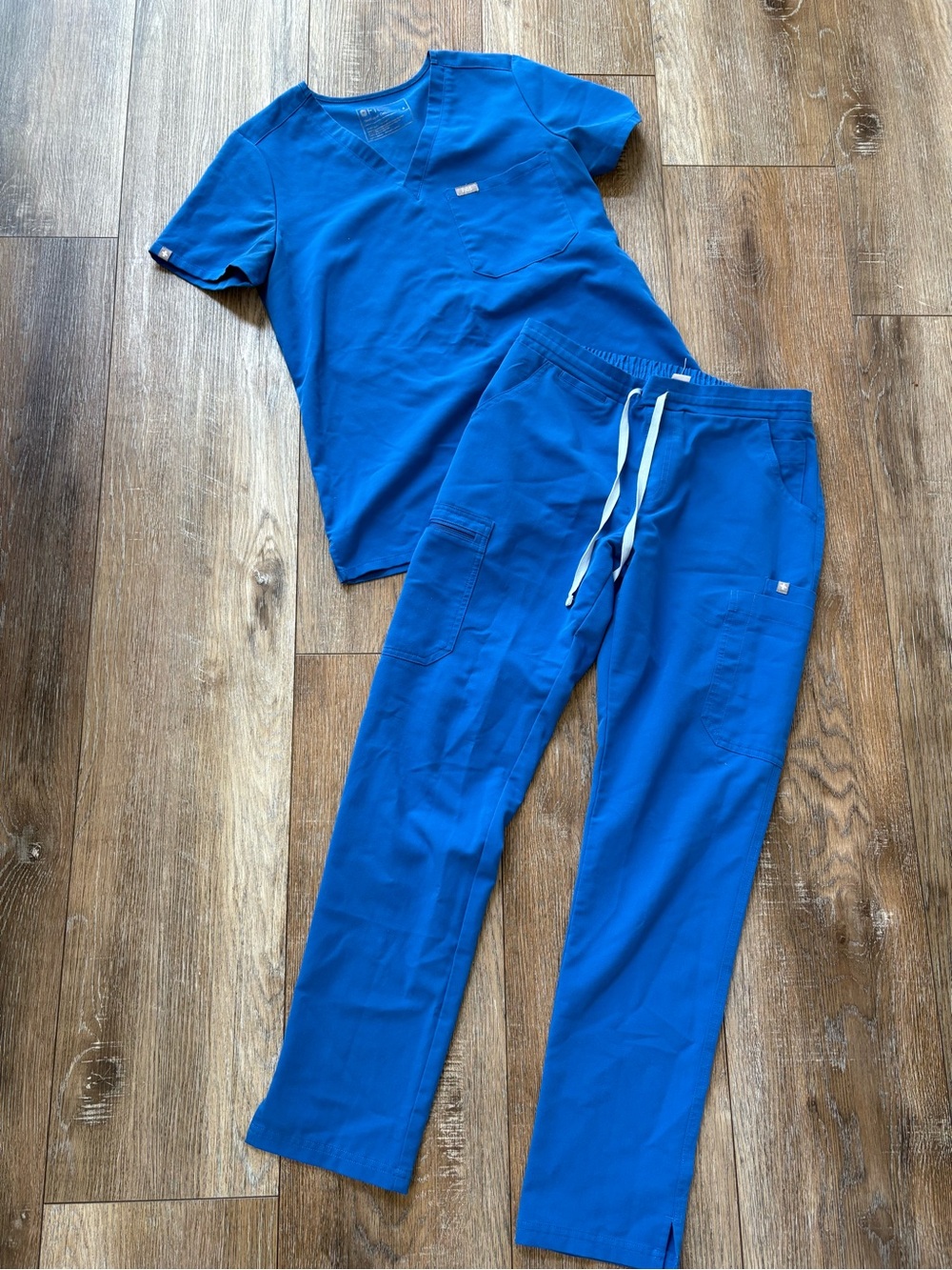 Figs bright Blue Medical Scrub Set - Top & Drawstring Pants size small